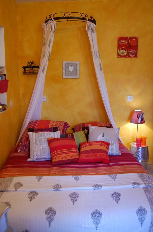 Maison D'Hotes Le Mas De Lila Vers Pont du Gard Habitación foto